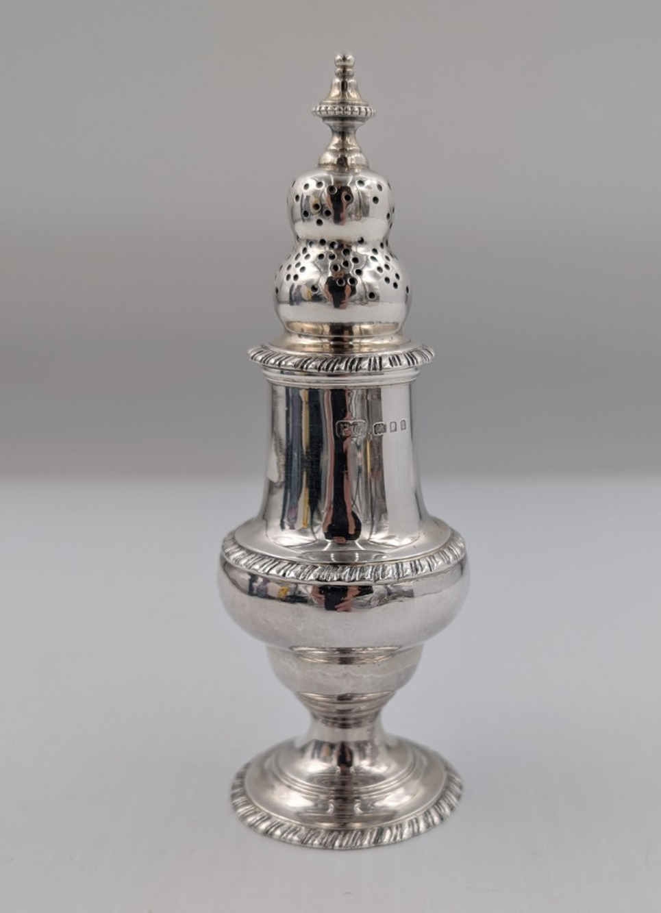 Sterling Silver Salt or Pepper Shaker by Peter Guille England 5-3/4" H, 107g